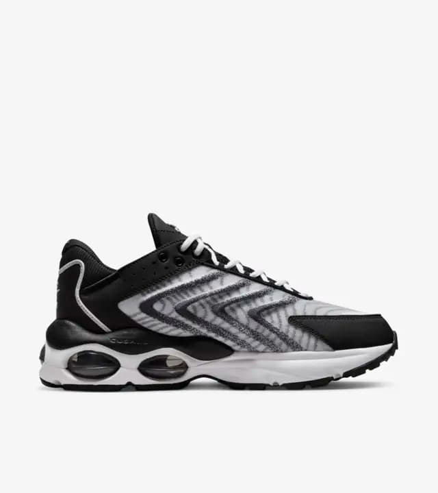 КРОСІВКИ NIKE AIR MAX TW (DQ3984-001)