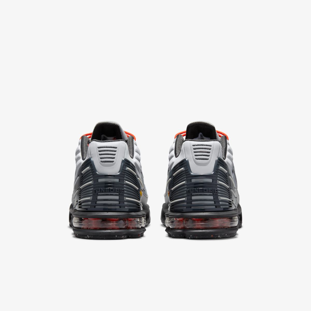 NIKE AIR MAX PLUS III SNEAKERS (DM2560-001)
