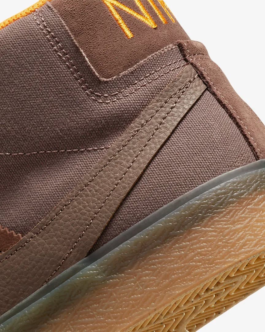 КРОССОВКИ NIKE SB ZOOM BLAZER MID PRM PLUS (DV5468-200)