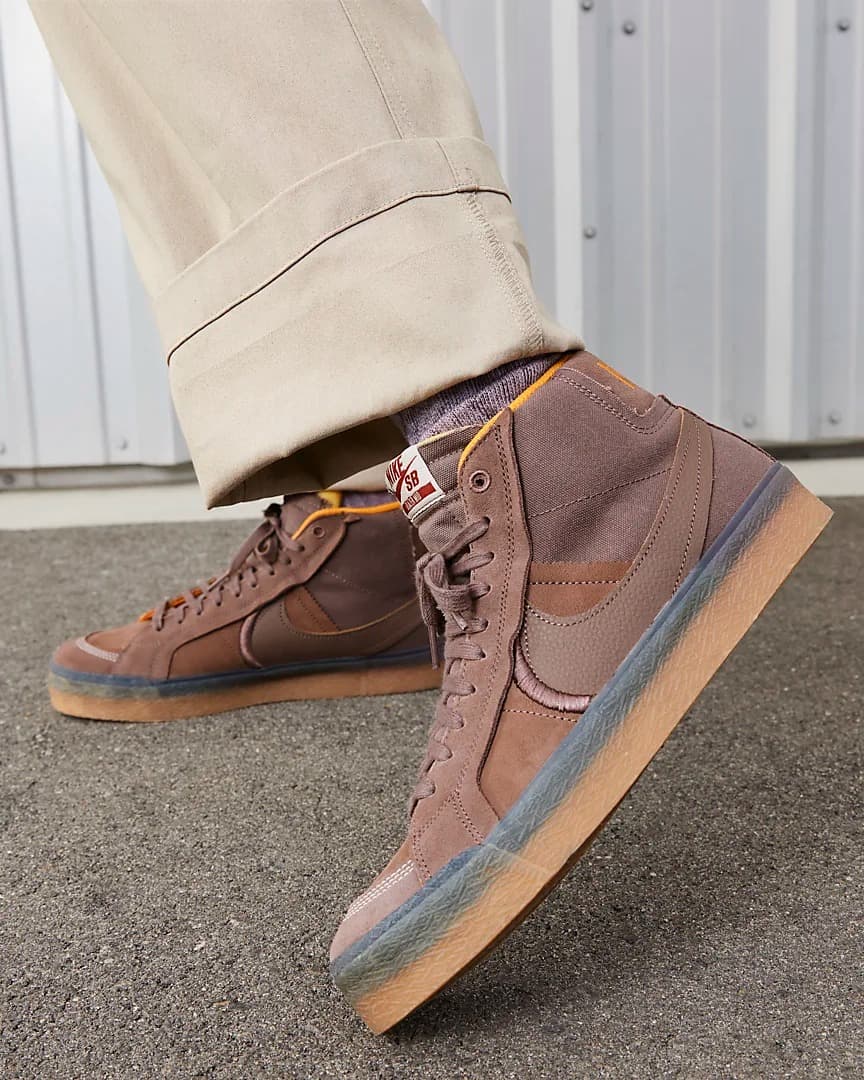 КРОССОВКИ NIKE SB ZOOM BLAZER MID PRM PLUS (DV5468-200)
