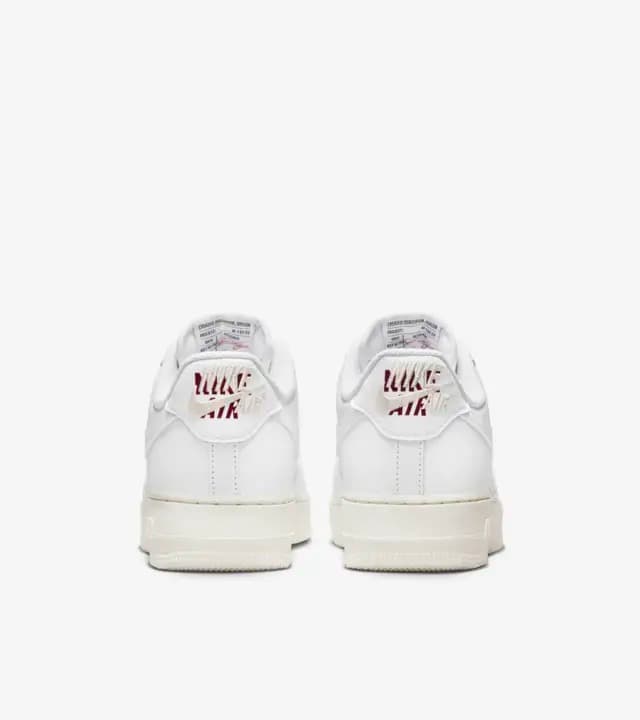 SNEAKERS NIKE AIR FORCE 1 07 PRM (DQ7664-100)