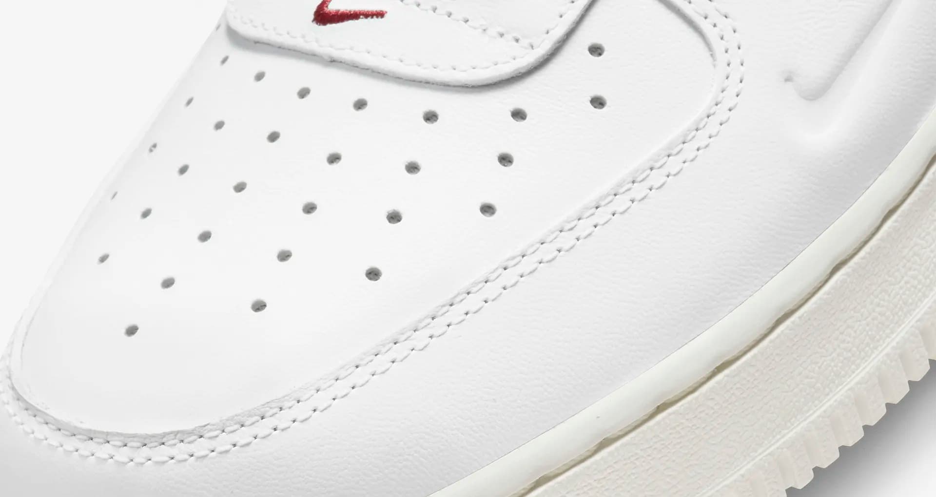 SNEAKERS NIKE AIR FORCE 1 07 PRM (DQ7664-100)