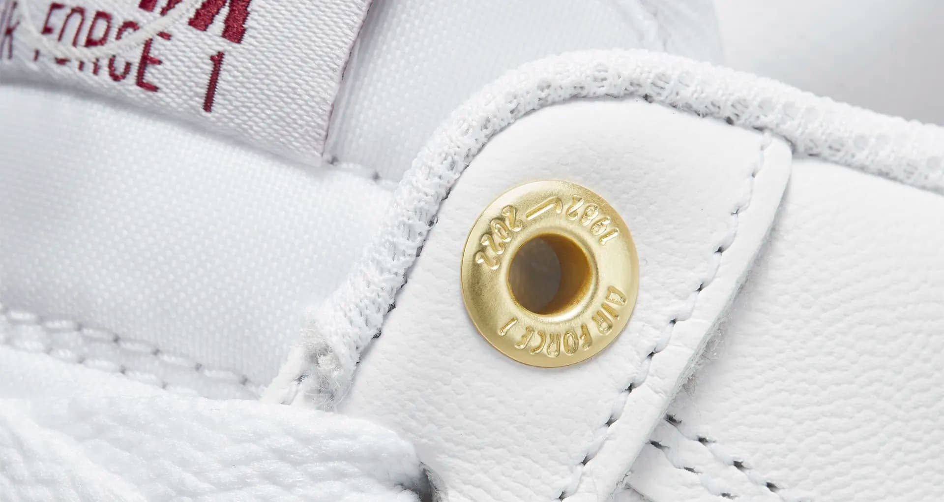SNEAKERS NIKE AIR FORCE 1 07 PRM (DQ7664-100)
