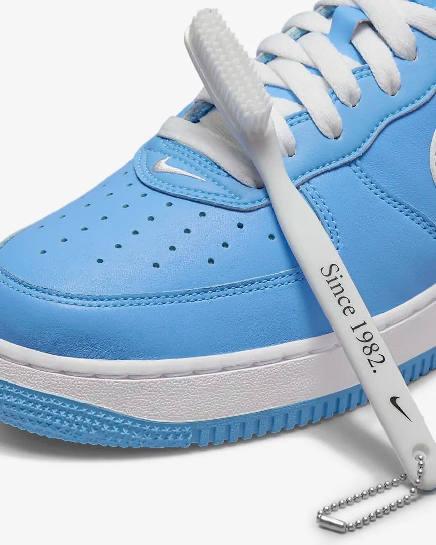 NIKE AIR FORCE 1 LOW RETRO SNEAKERS (DM0576-400)