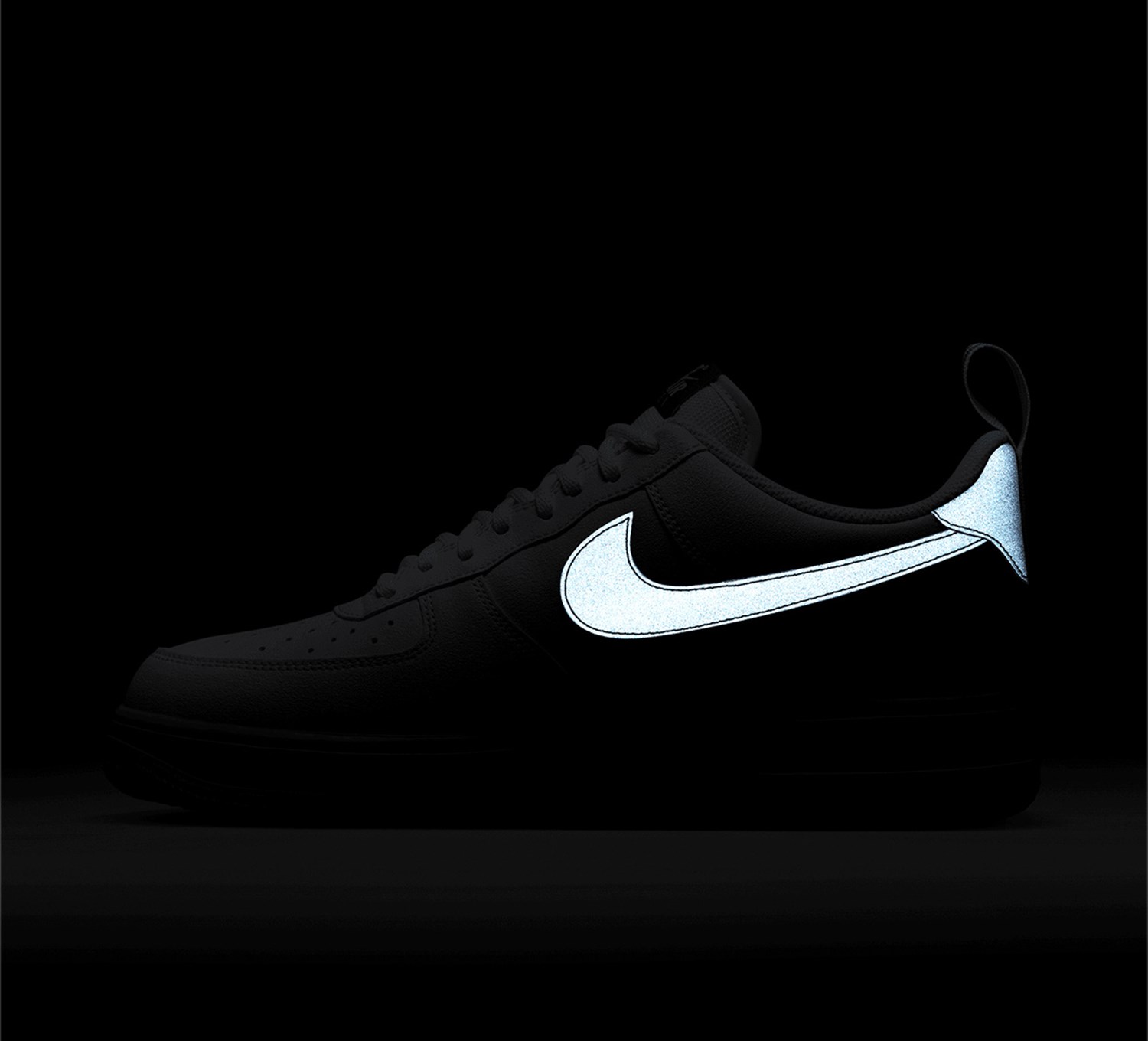 КРОСІВКИ NIKE AIR FORCE 1 '07 LV8 UT (DX8967-100)