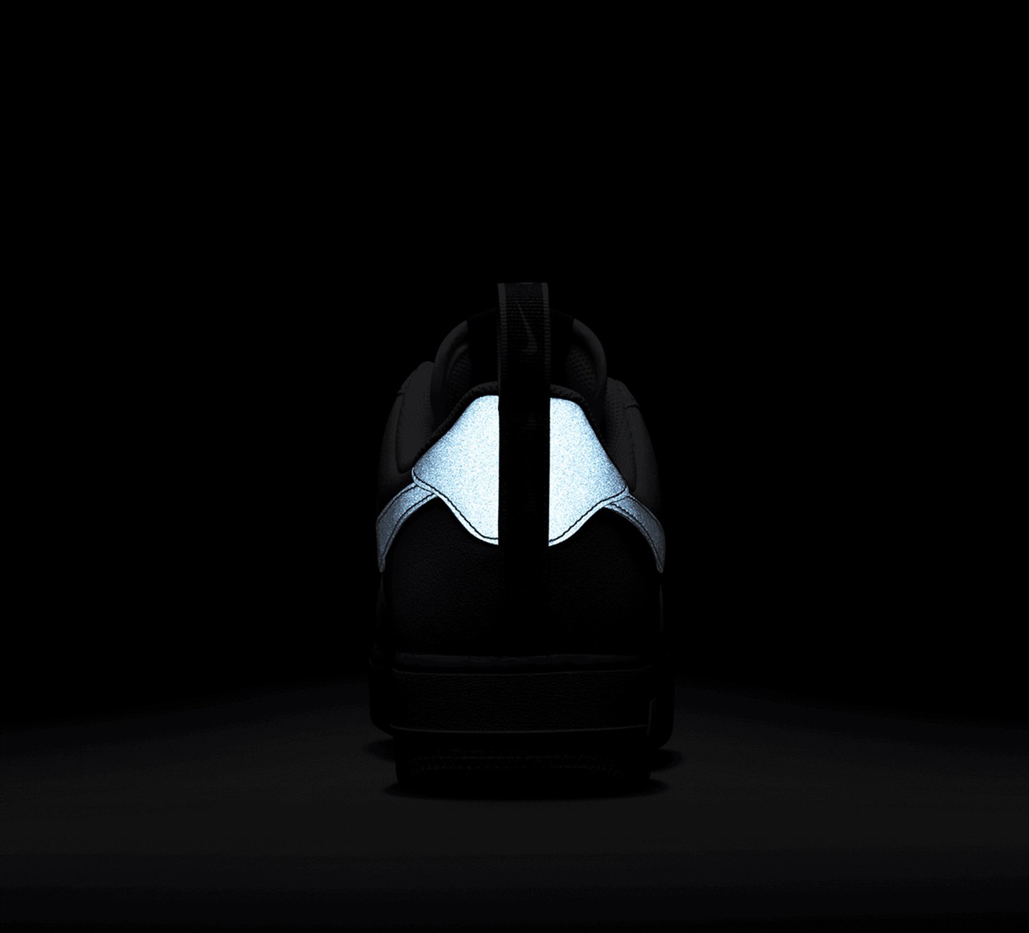 КРОСІВКИ NIKE AIR FORCE 1 '07 LV8 UT (DX8967-100)