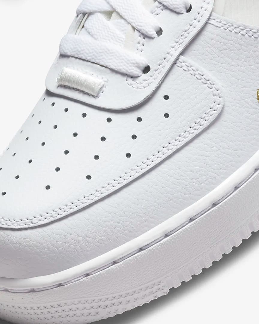 КРОСІВКИ NIKE AIR FORCE 1 REACT (DQ7669-100)