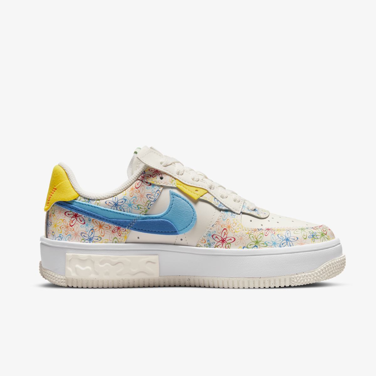 SNEAKERS WMNS NIKE AIR FORCE 1 FONTANKA (DV3211-100)