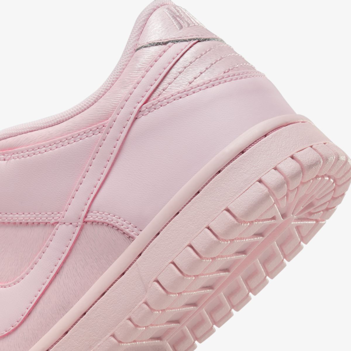 КРОСІВКИ NIKE DUNK LOW SE (GS) (921803-601)
