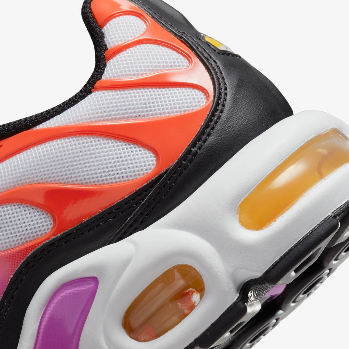 КРОСІВКИ NIKE W AIR MAX PLUS (DZ3671-100)