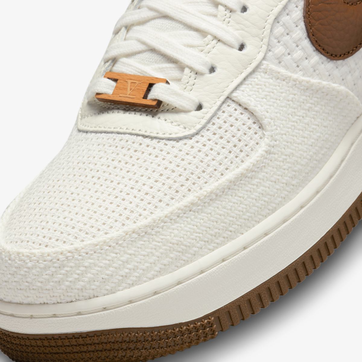 КРОССОВКИ NIKE AIR FORCE 1 07 (DX2666-100)