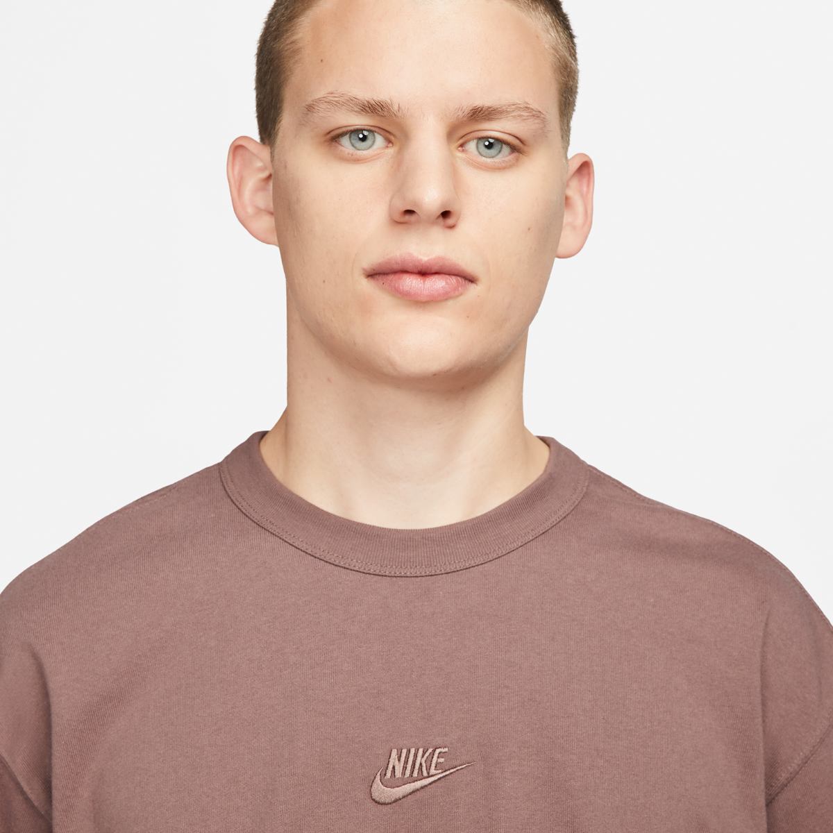 МУЖСКАЯ ФУТБОЛКА NIKE M NSW PREM ESSNTL SUST TEE (DO7392-291)