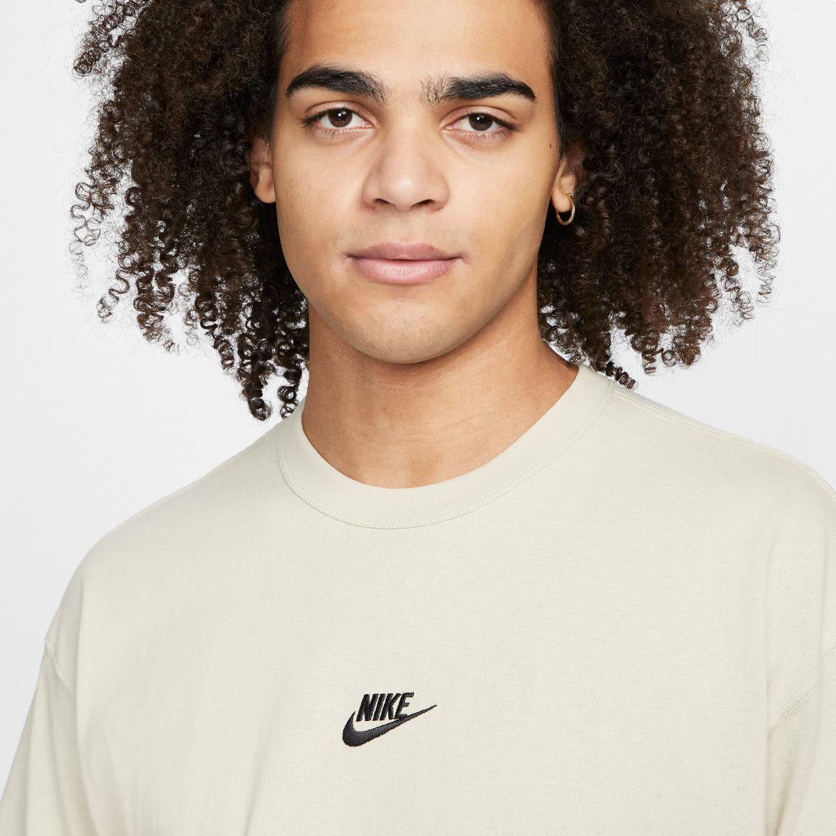 МУЖСКАЯ ФУТБОЛКА NIKE M NSW PREM ESSNTL SUST TEE (DO7392-206)