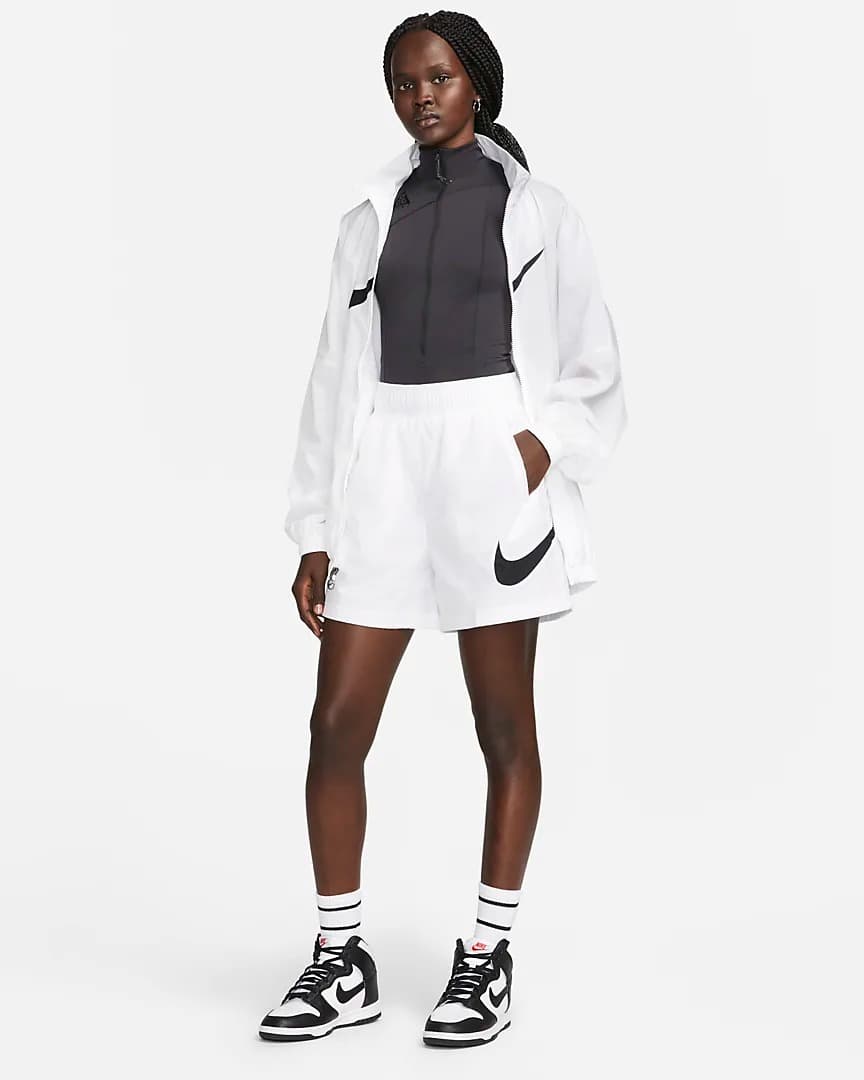 SHORTS NIKE W NSW ESSNTL WVN HR SHORT HBR (DM6739-100)