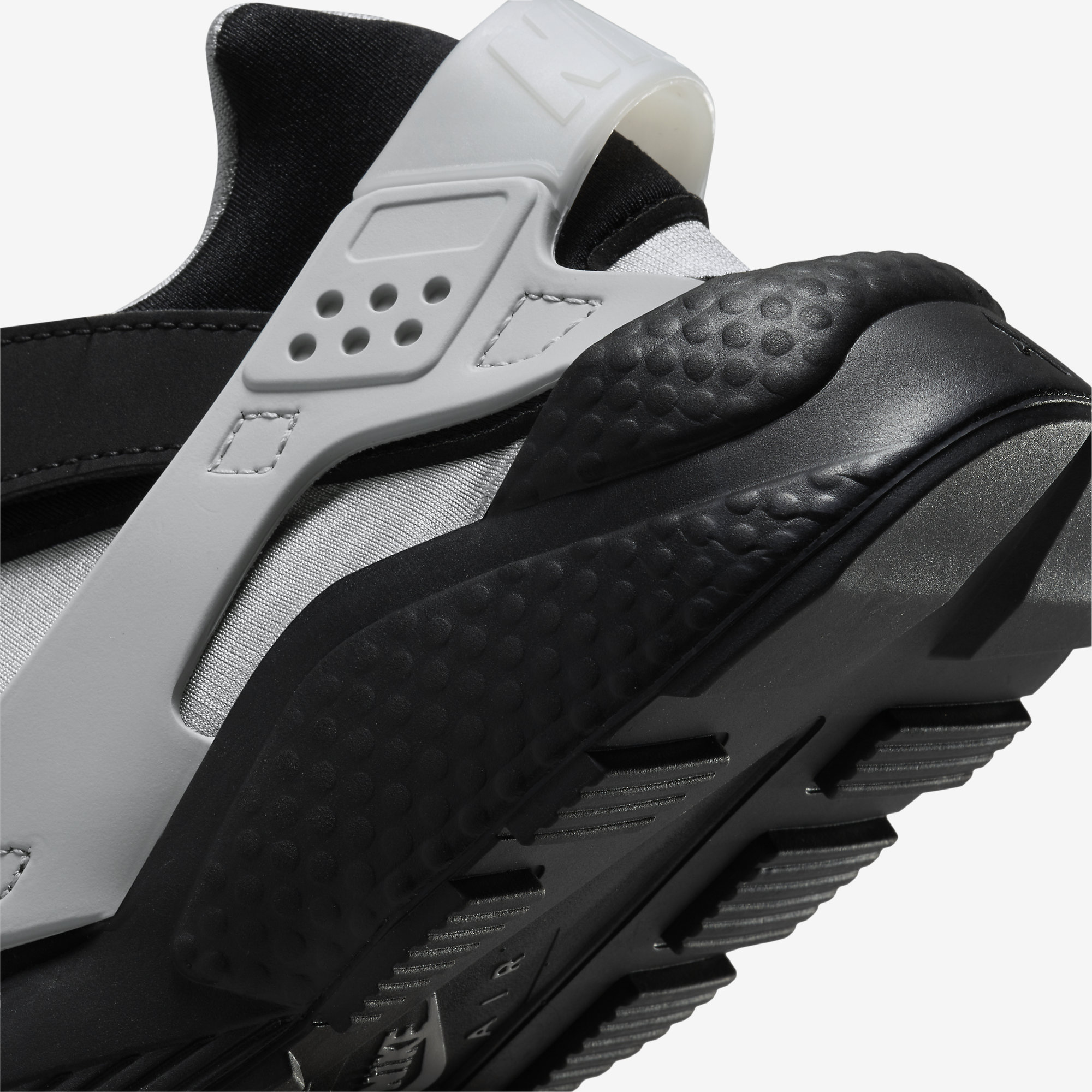 NIKE AIR HUARACHE SNEAKERS (DR0141-001)