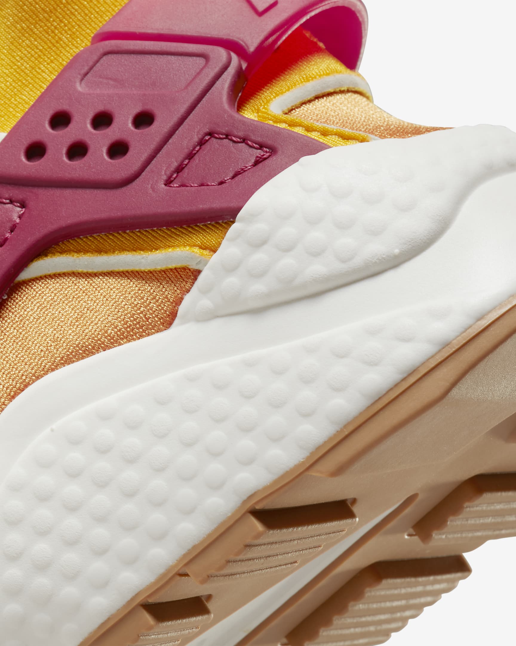 NIKE W AIR HUARACHE SNEAKERS (DO6720-100)