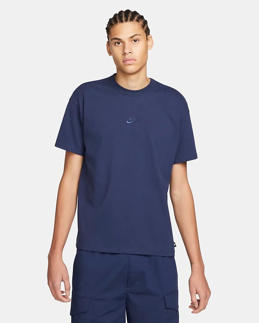 ЧОЛОВІЧА ФУТБОЛКА NIKE M NSW PREM ESSNTL SUST TEE (DO7392-410)