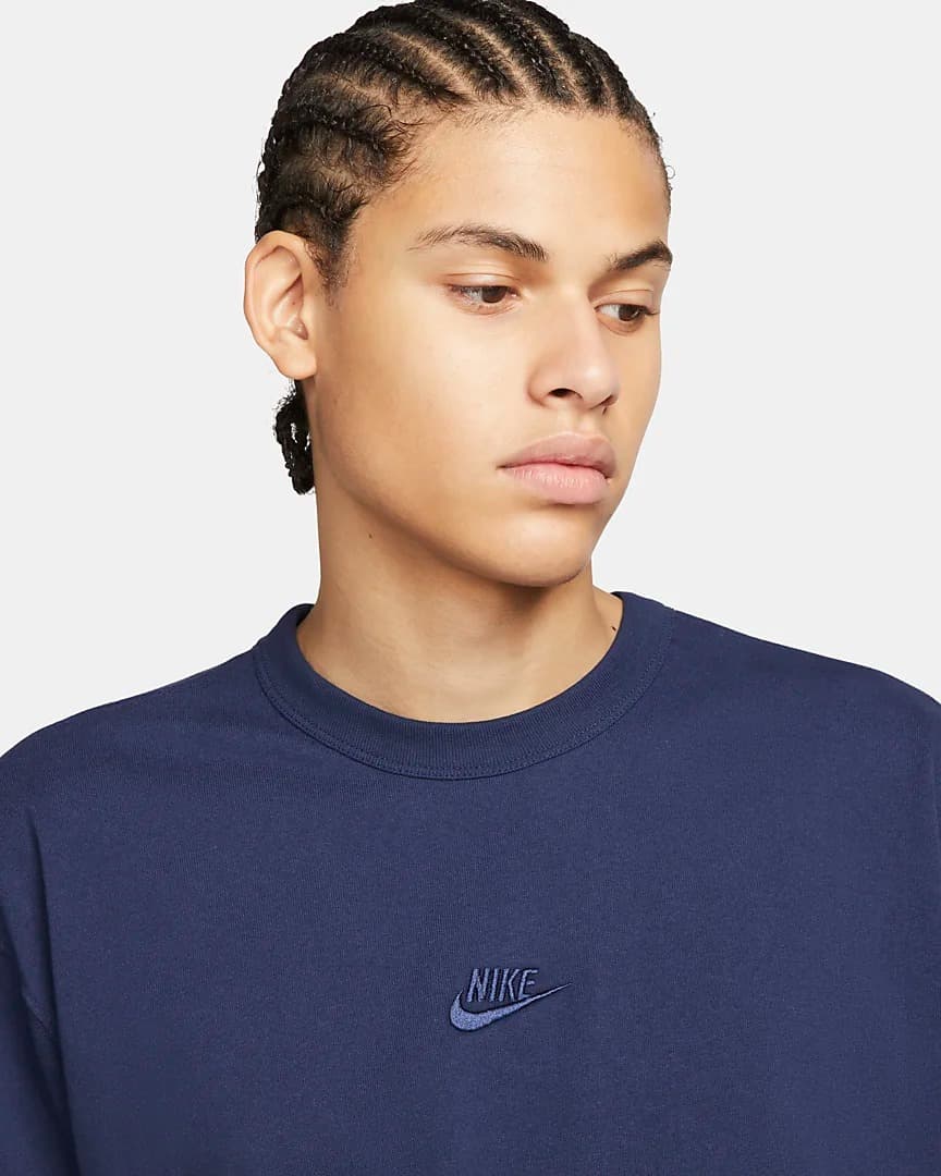 ЧОЛОВІЧА ФУТБОЛКА NIKE M NSW PREM ESSNTL SUST TEE (DO7392-410)