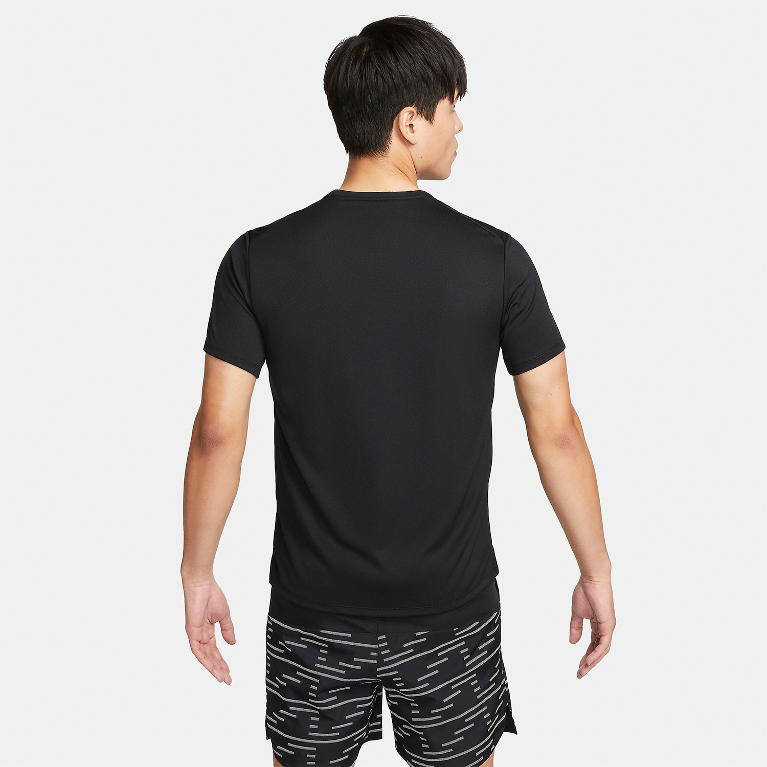 ФУТБОЛКА NIKE M NK DF RUN DVN MILER SS (DX0839-010)