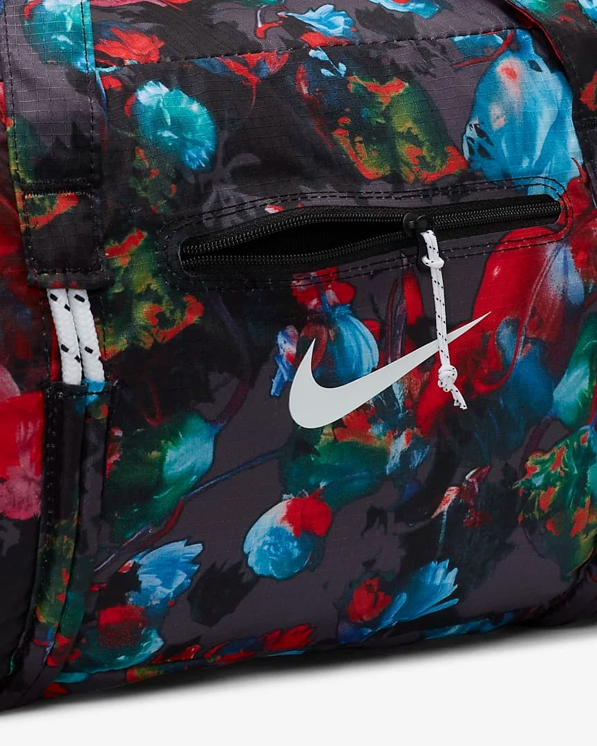 NIKE NK STASH DUFF BAG - AOP (DV3082-010)