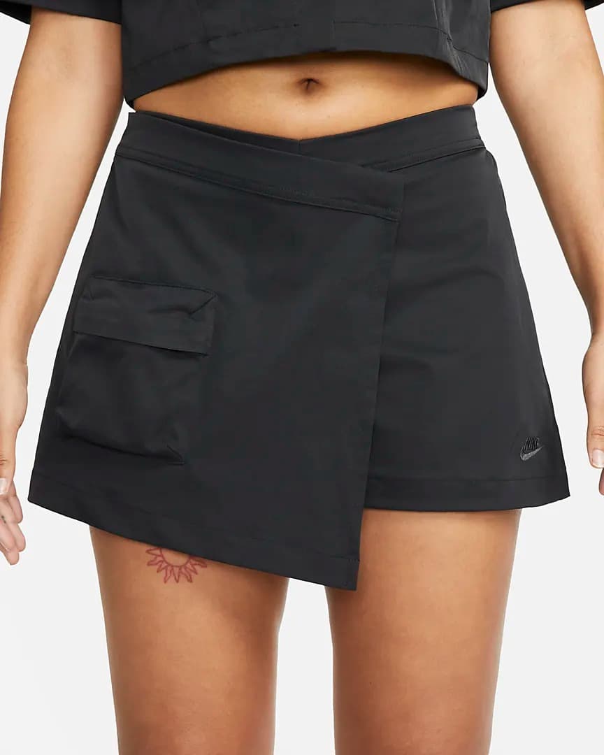 SHORTS W NIKE TECH PACK NSW TP DF MR SKORT (DV8491-010)