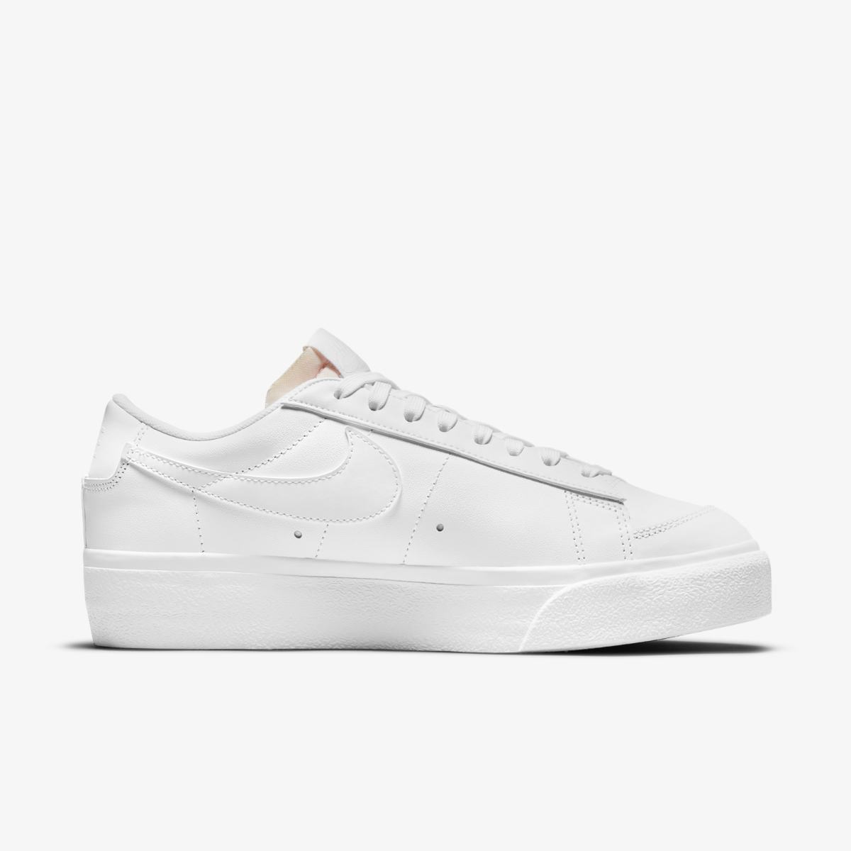 SNEAKERS W NIKE BLAZER LOW PLATFORM (DJ0292-100)