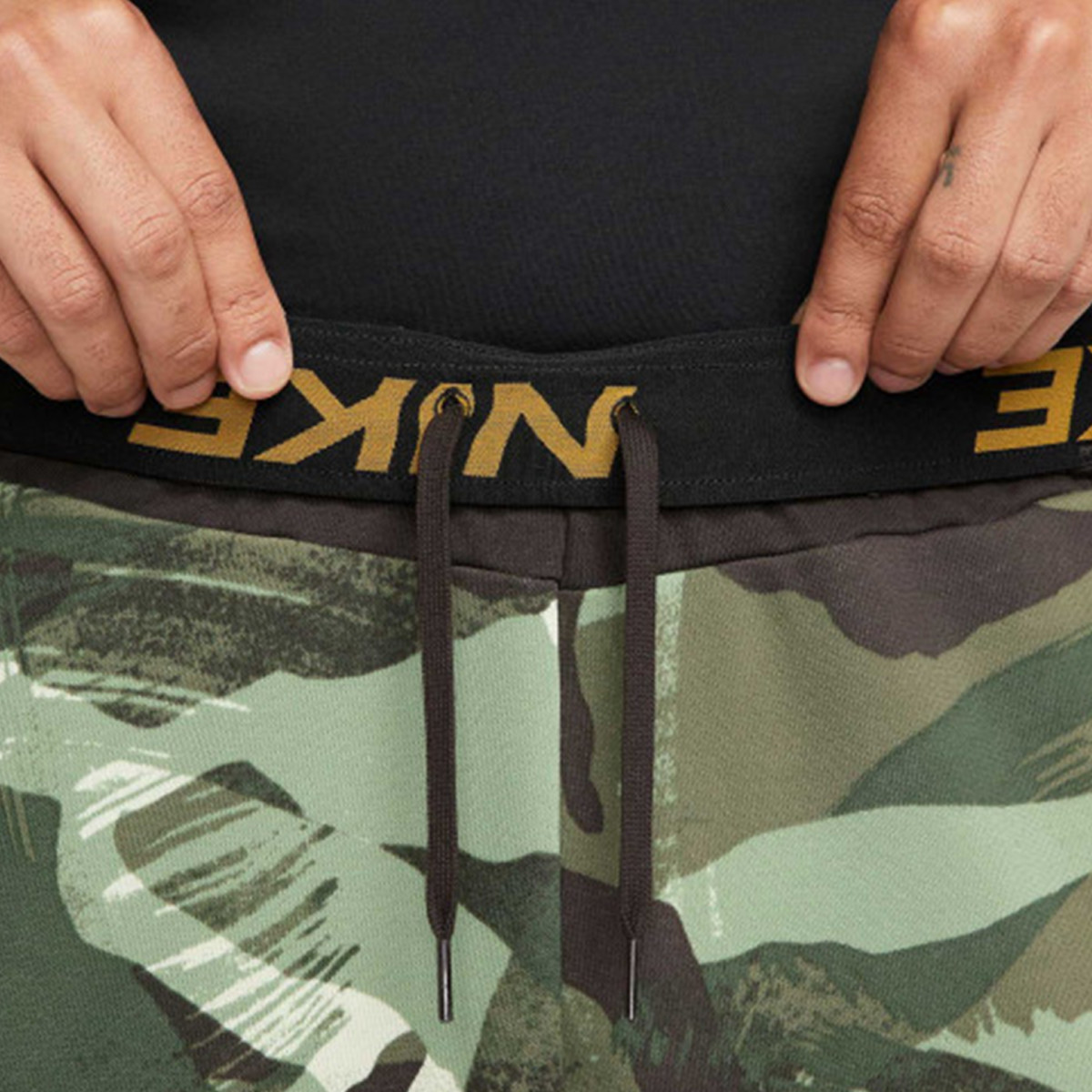 ШТАНЫ NIKE M NK DF FLC PANT TAPER CAMO (FB7081-220)