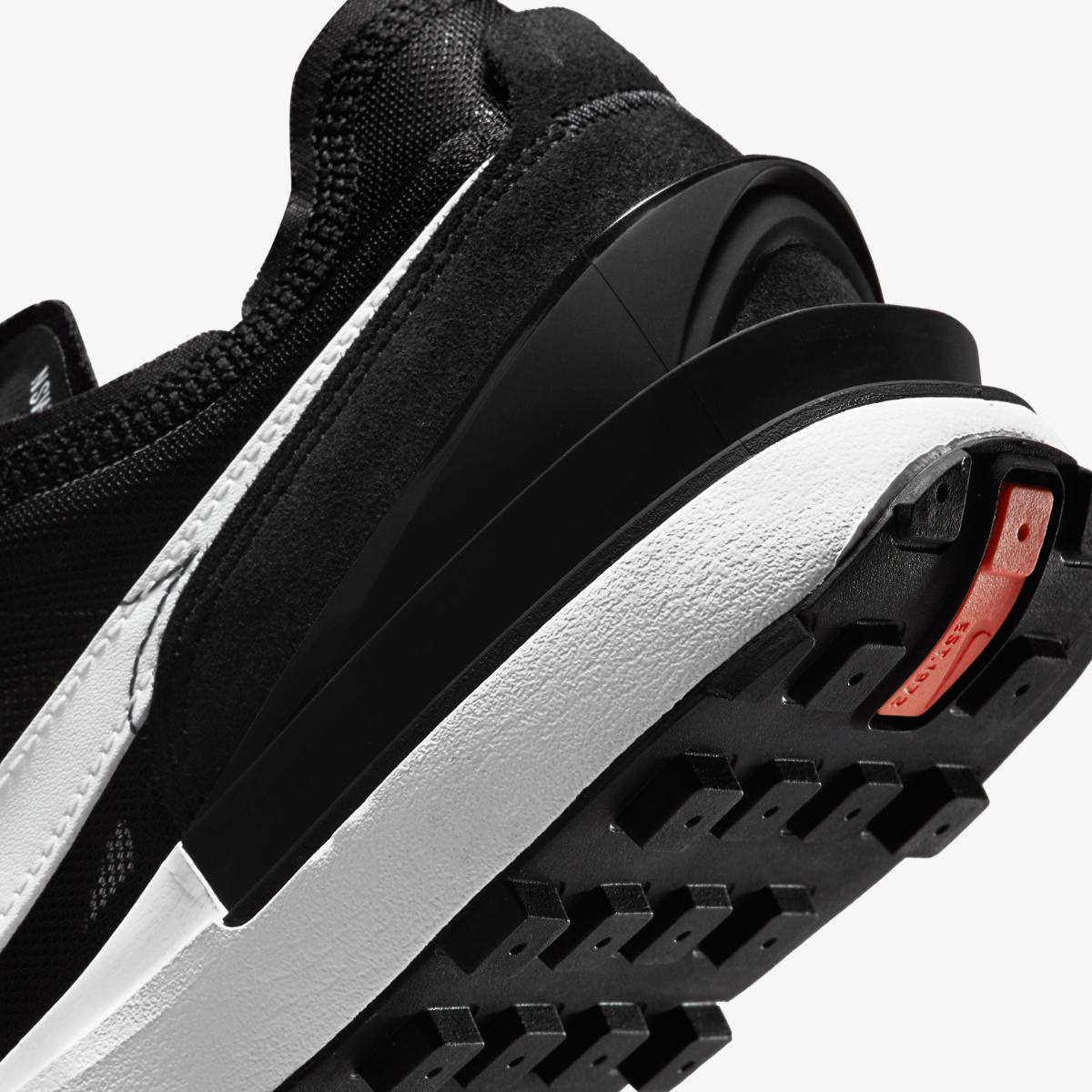 WMNS NIKE WAFFLE ONE SNEAKERS (DC2533-001)
