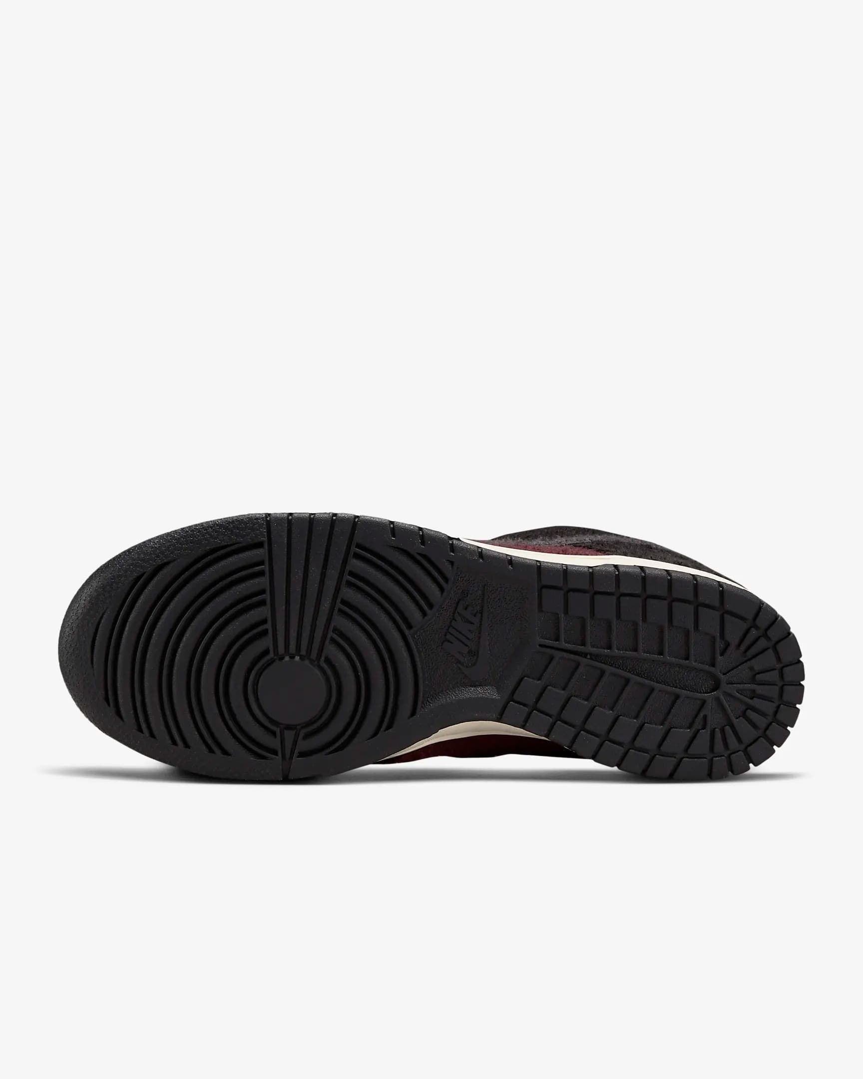 NIKE WMNS DUNK LOW SE CC SNEAKERS (DQ7579-600)
