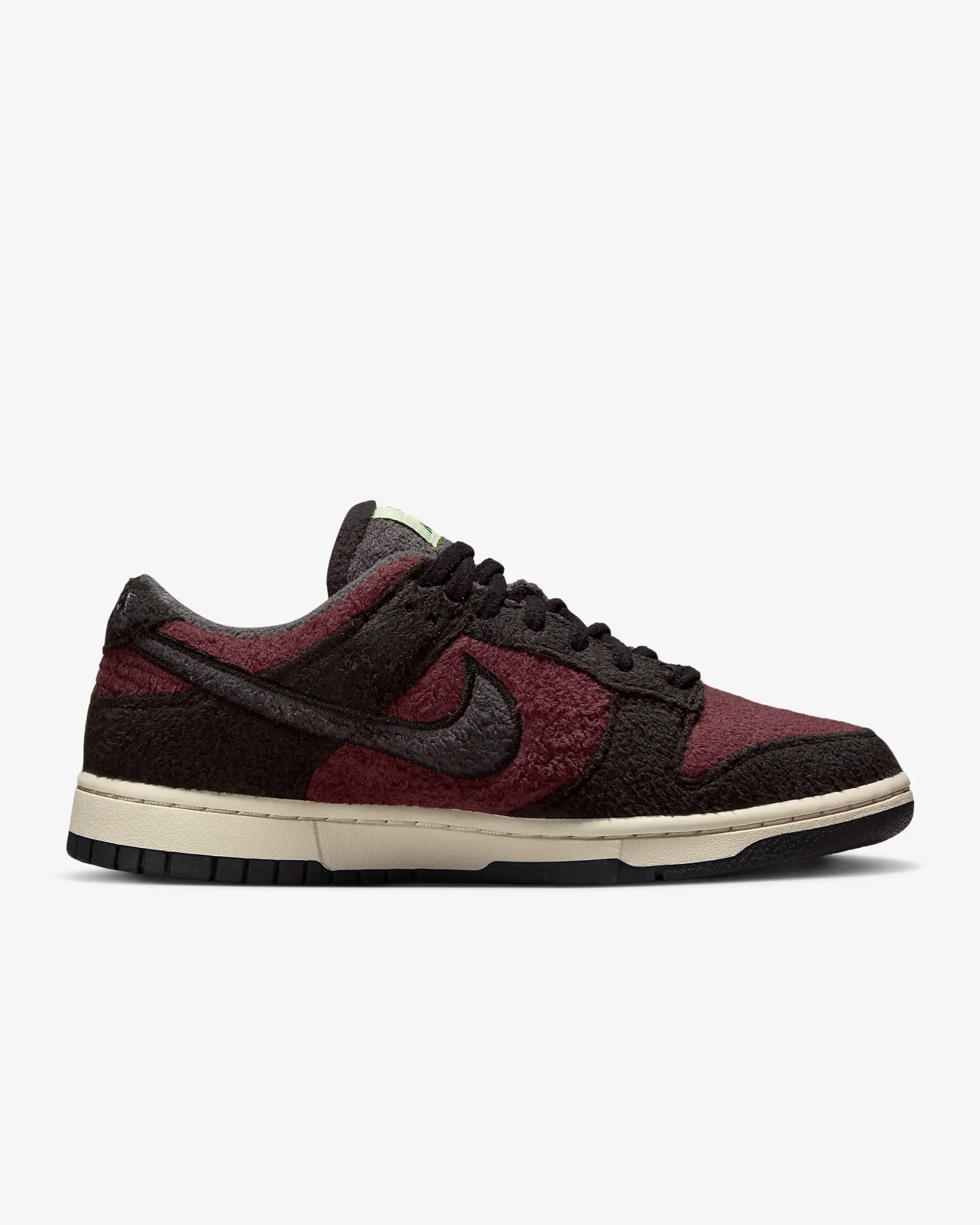 NIKE WMNS DUNK LOW SE CC SNEAKERS (DQ7579-600)