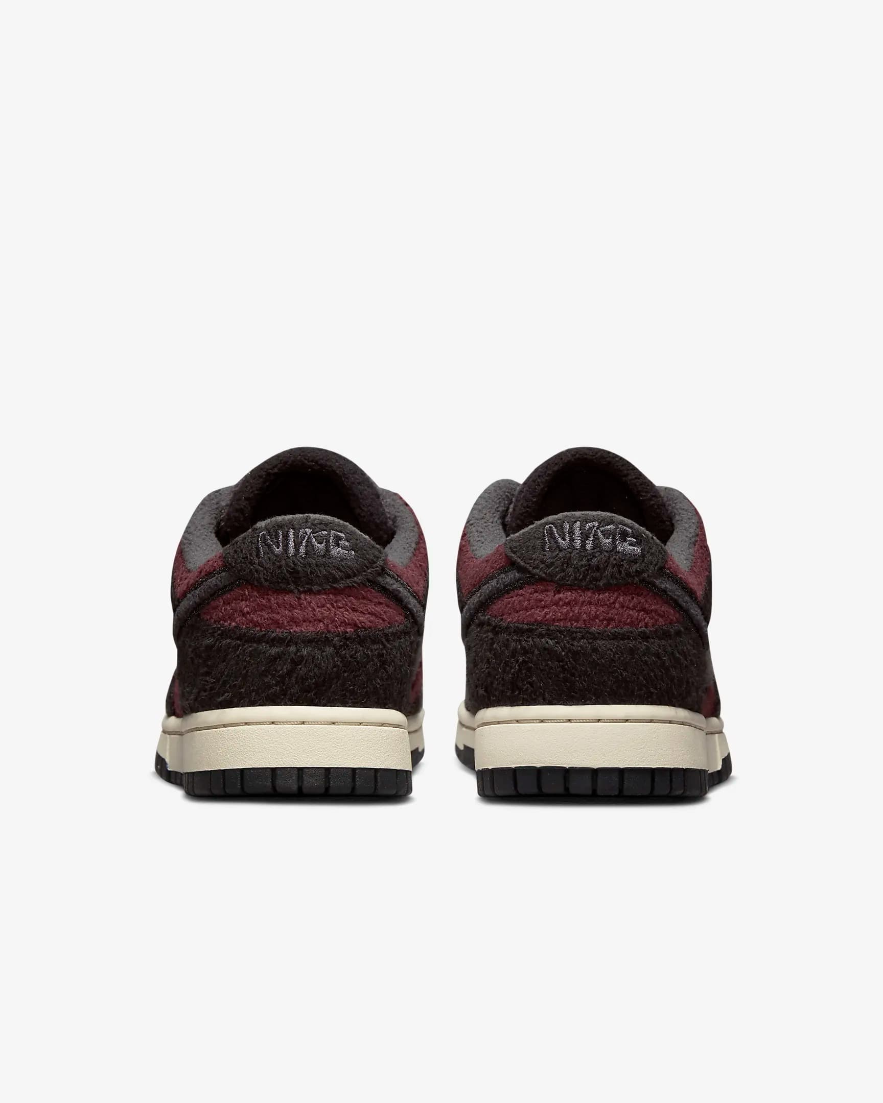 NIKE WMNS DUNK LOW SE CC SNEAKERS (DQ7579-600)
