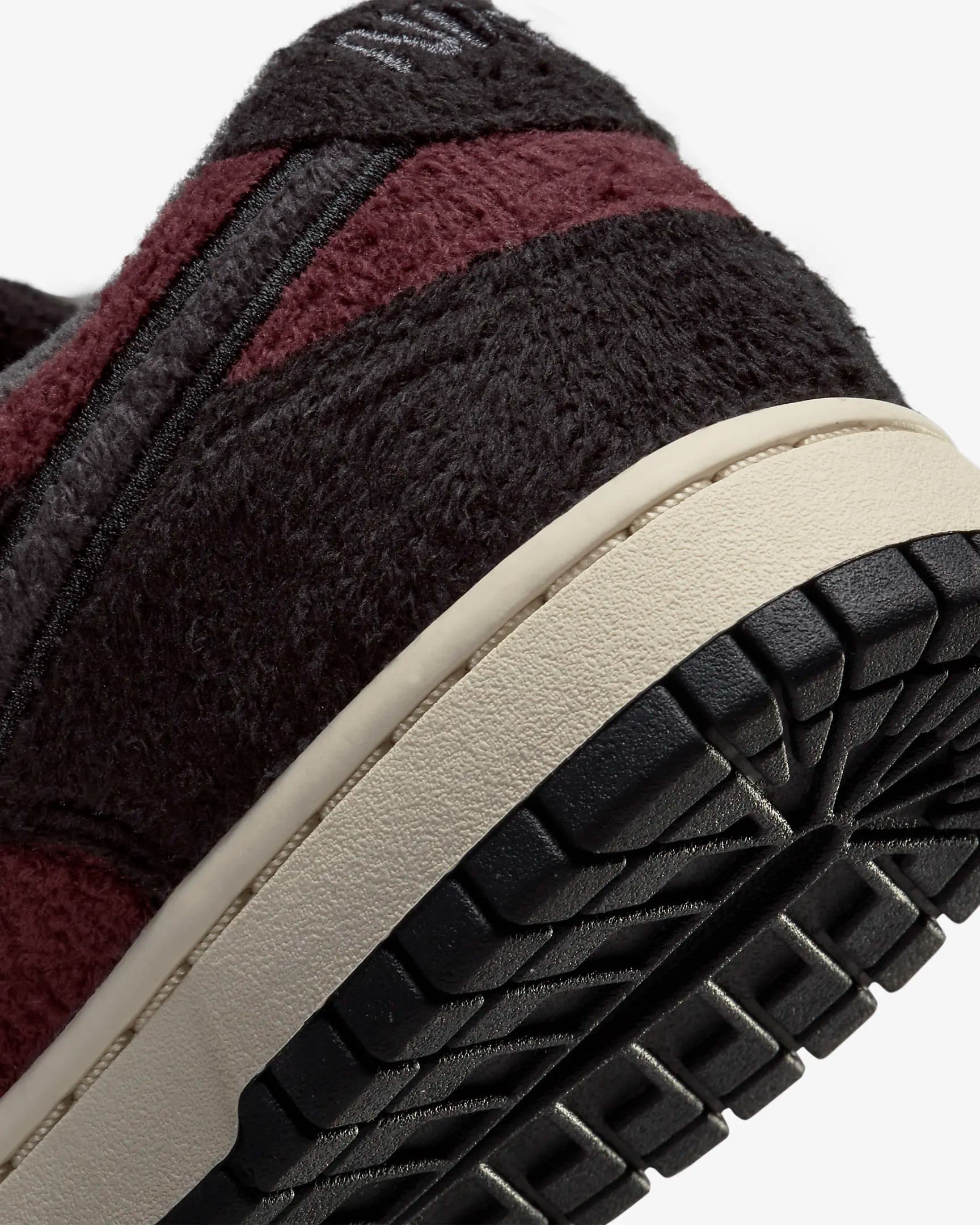 NIKE WMNS DUNK LOW SE CC SNEAKERS (DQ7579-600)