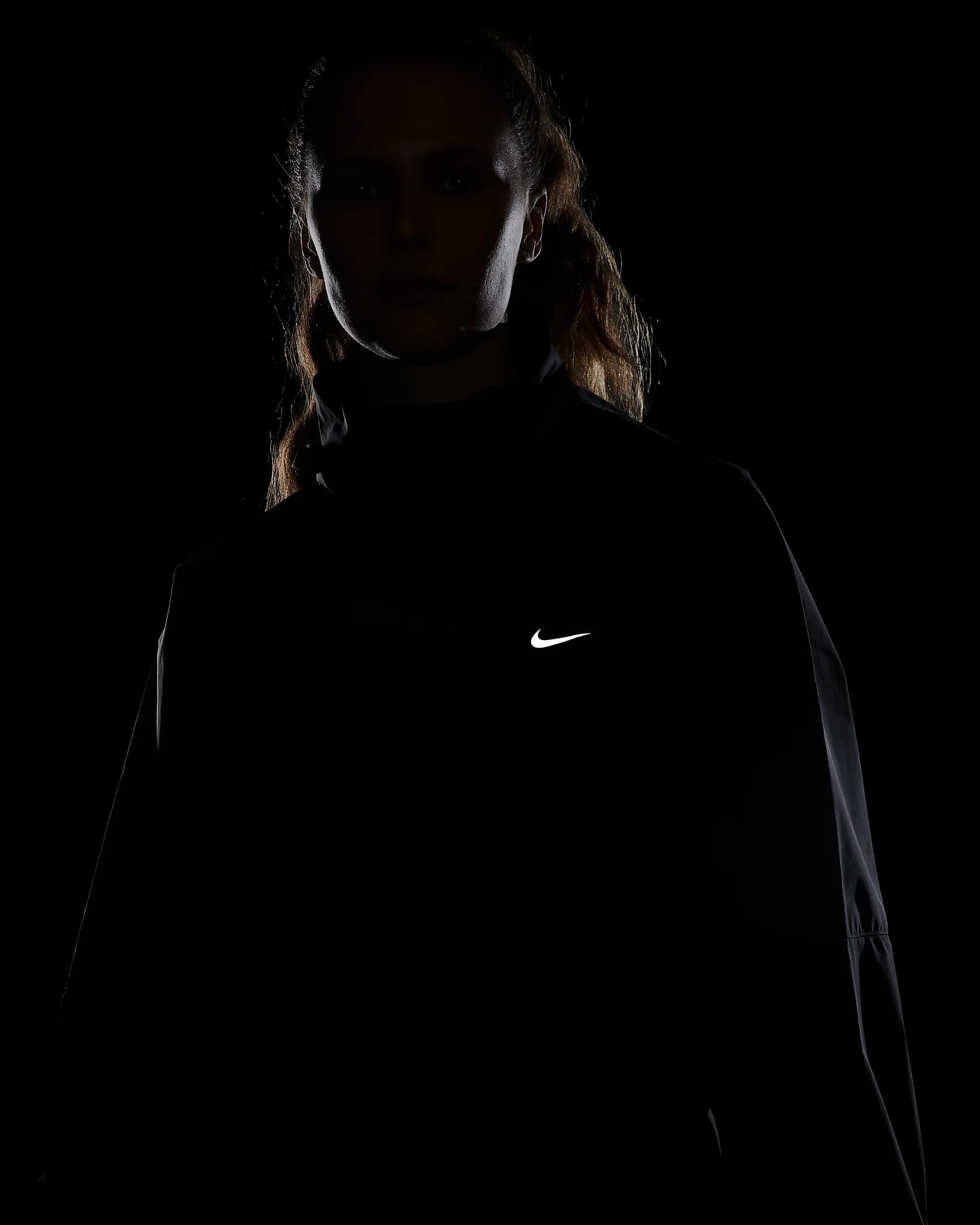 WINDCOAT WMNS NIKE NK SWIFT SF JKT (FB7492-010)