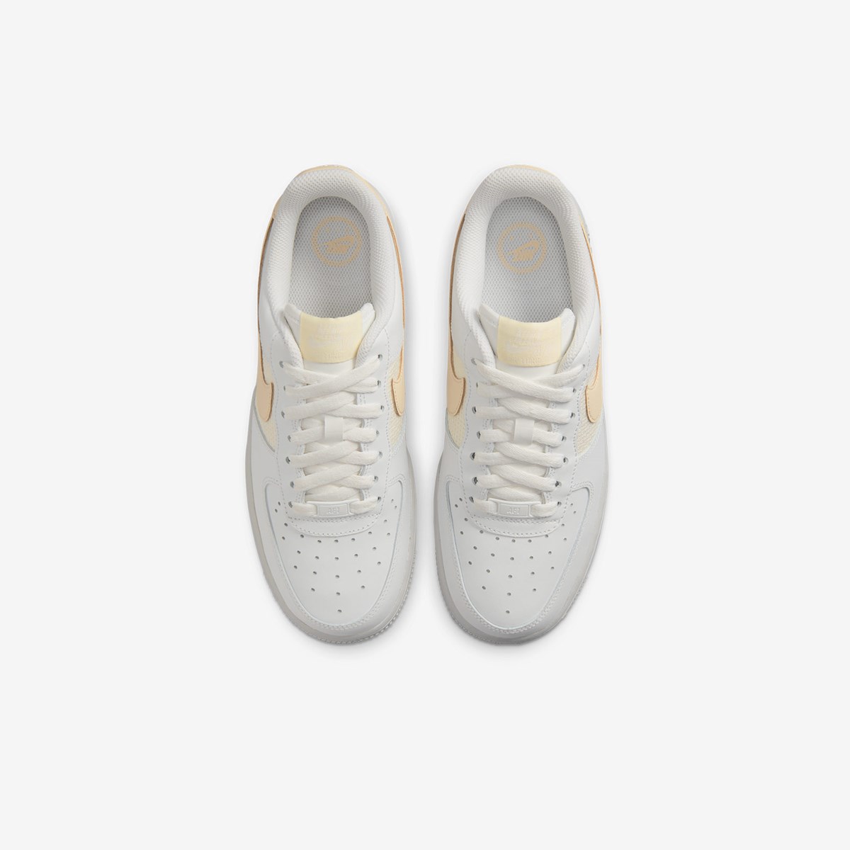SNEAKERS WMNS NIKE AIR FORCE 1 07 ESS (DJ9945-100)