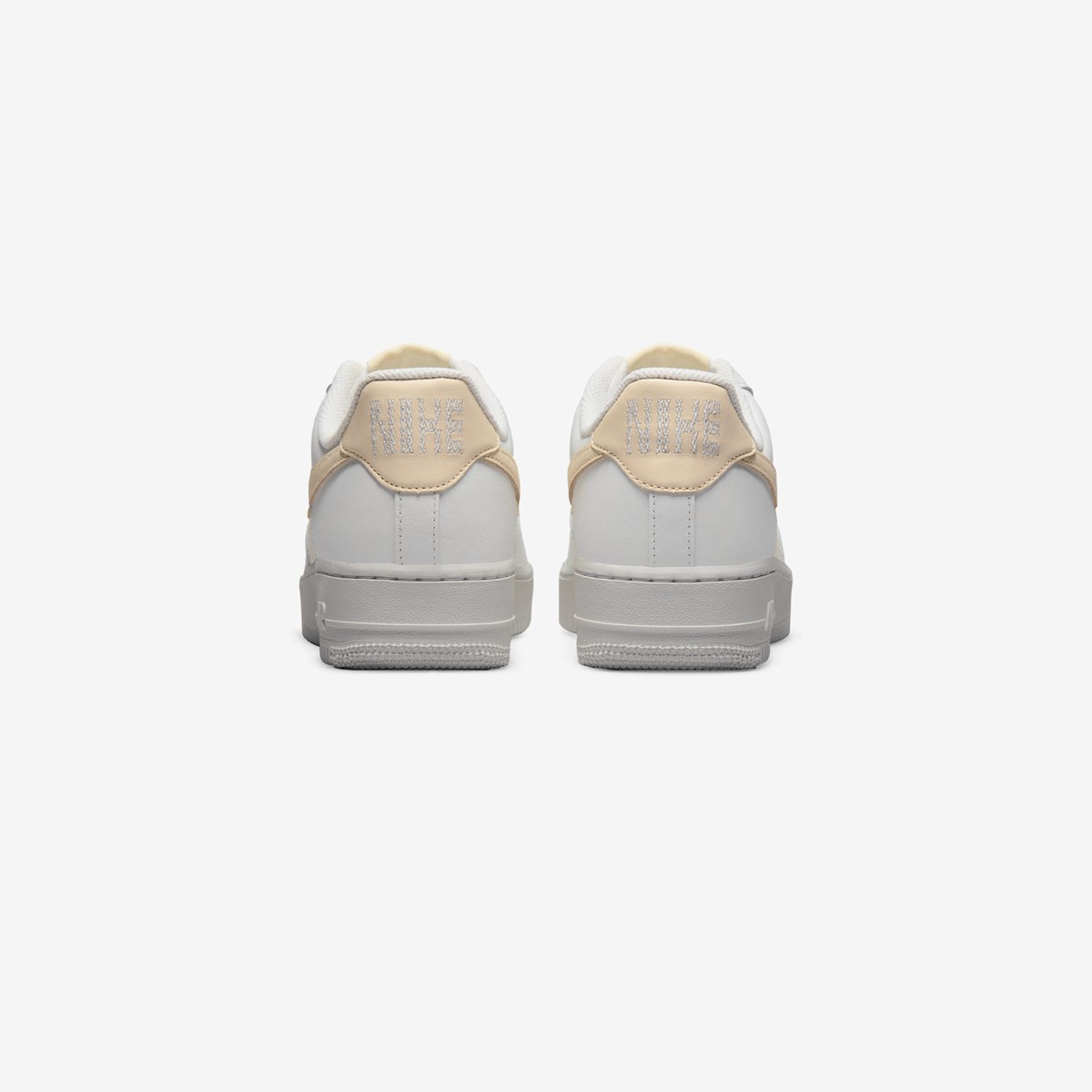 SNEAKERS WMNS NIKE AIR FORCE 1 07 ESS (DJ9945-100)