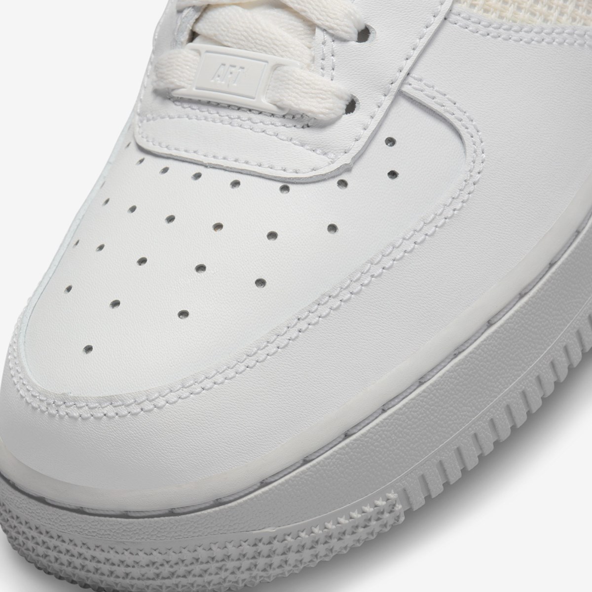 SNEAKERS WMNS NIKE AIR FORCE 1 07 ESS (DJ9945-100)