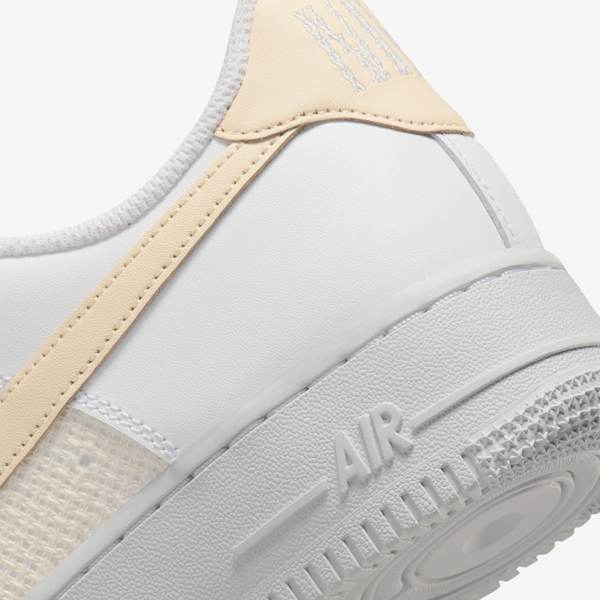 SNEAKERS WMNS NIKE AIR FORCE 1 07 ESS (DJ9945-100)