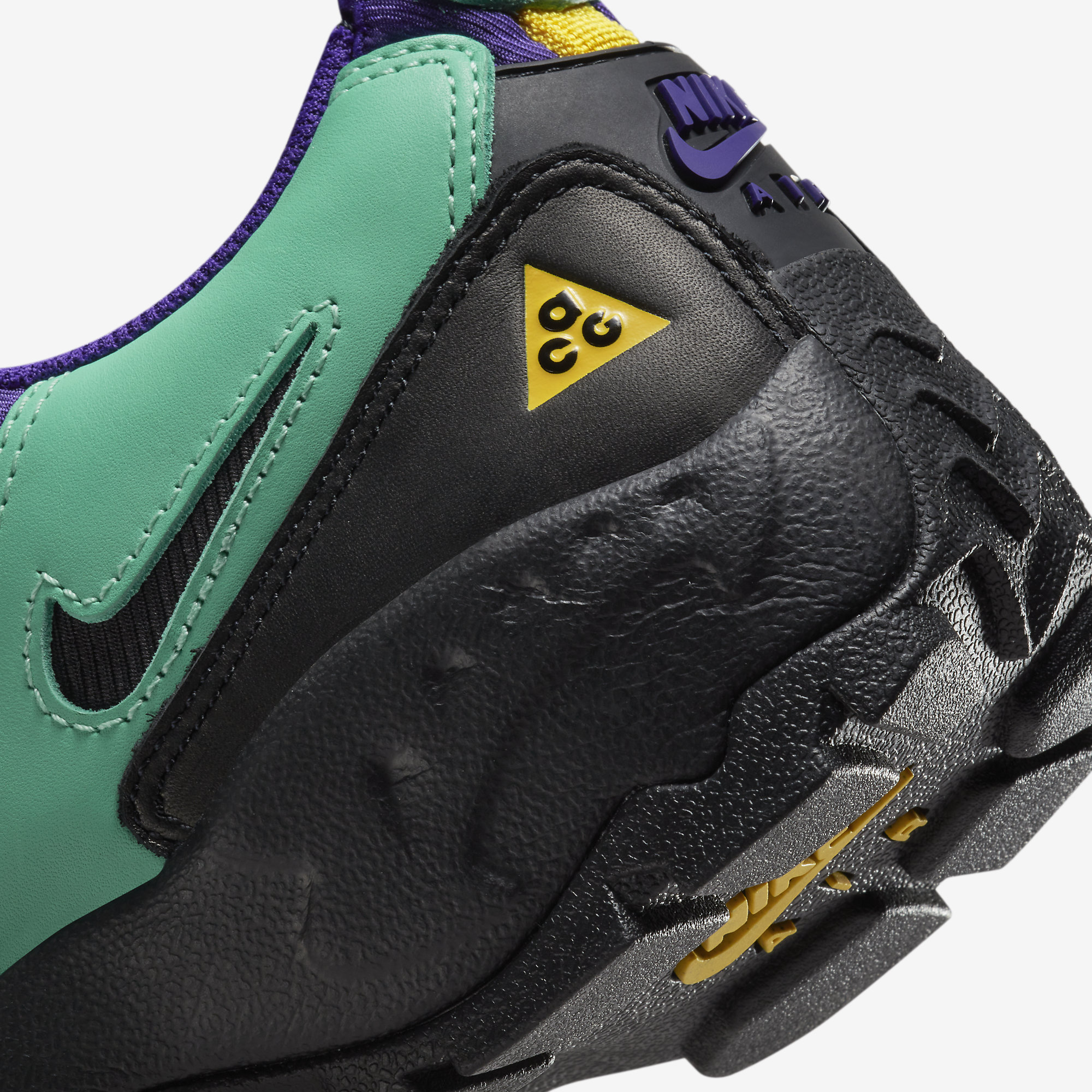 NIKE ACG AIR MADA SNEAKERS (DO9332-300)