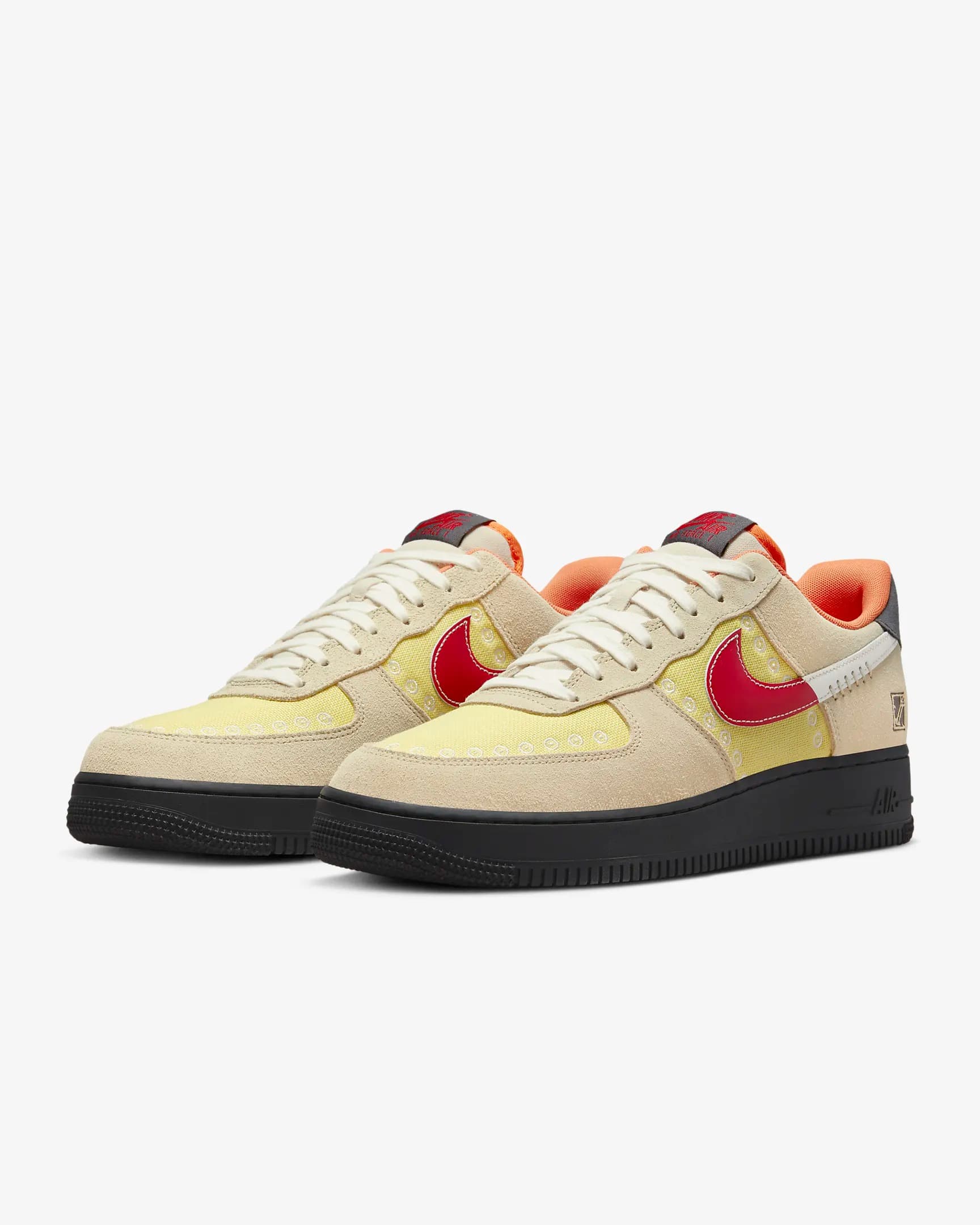КРОСІВКИ NIKE AIR FORCE 1 07 LX (DZ5355-126)