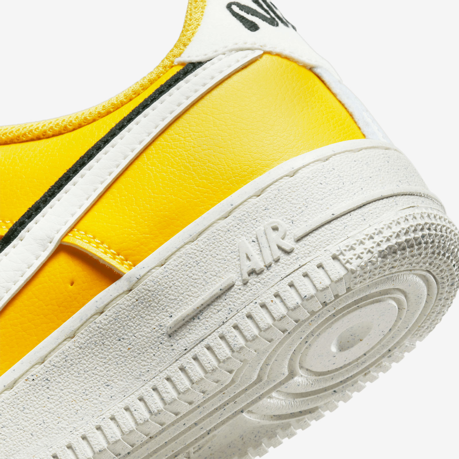 NIKE AIR FORCE 1 LV8 (GS) SNEAKERS (DQ0359-700)