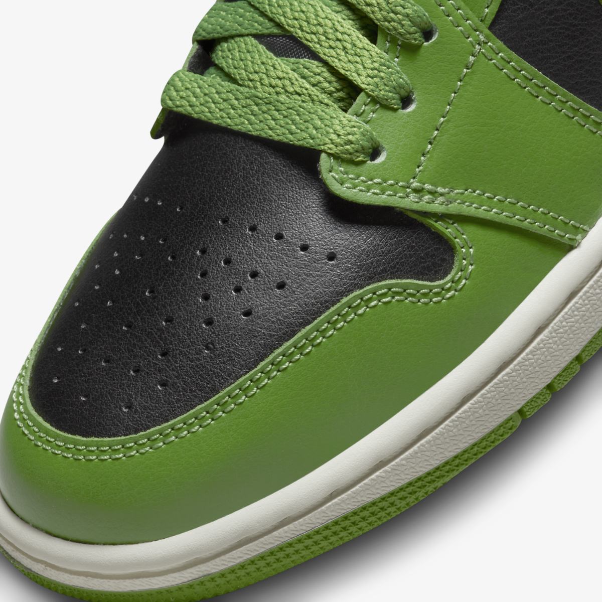 WMNS AIR JORDAN 1 MID SNEAKERS (BQ6472-031)