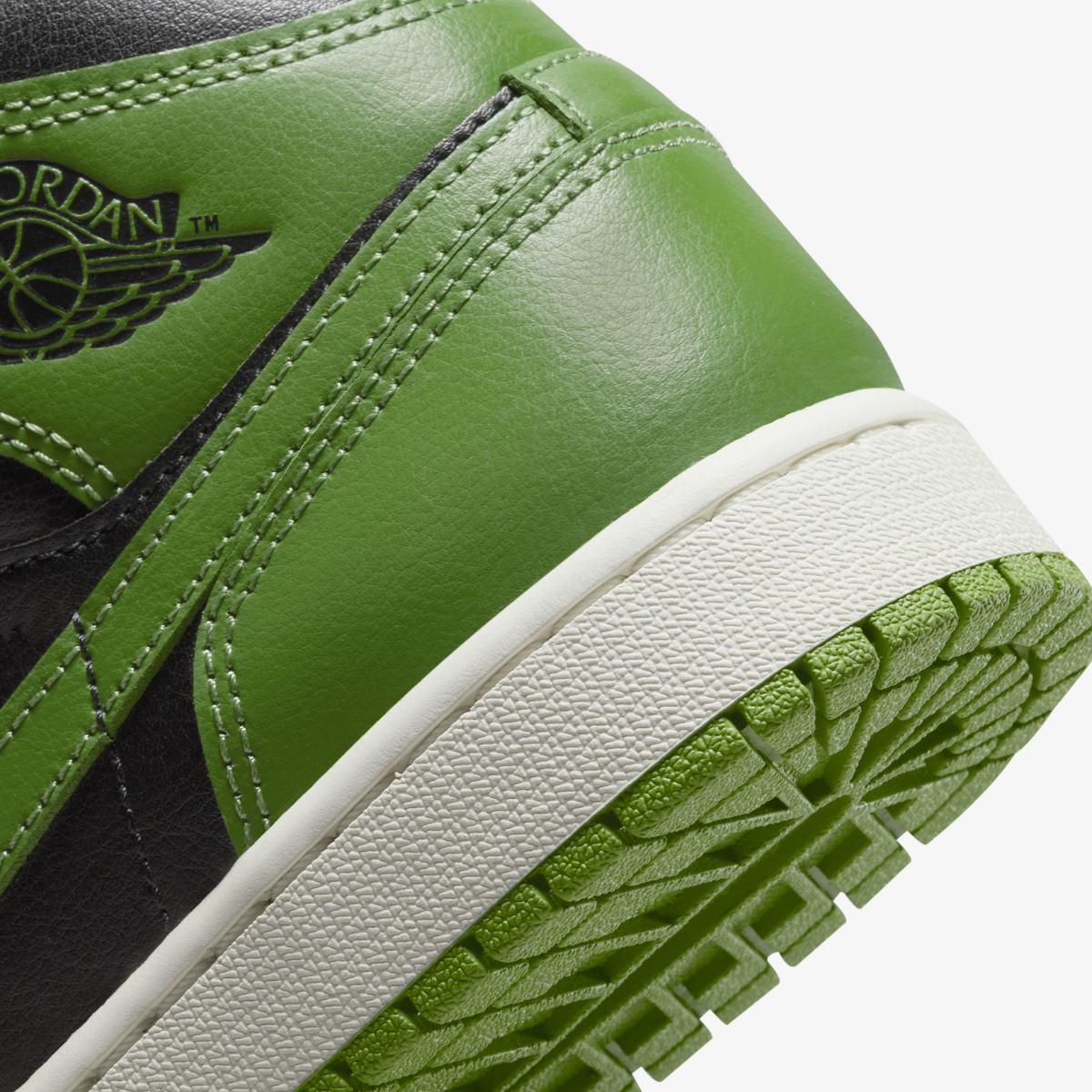 WMNS AIR JORDAN 1 MID SNEAKERS (BQ6472-031)