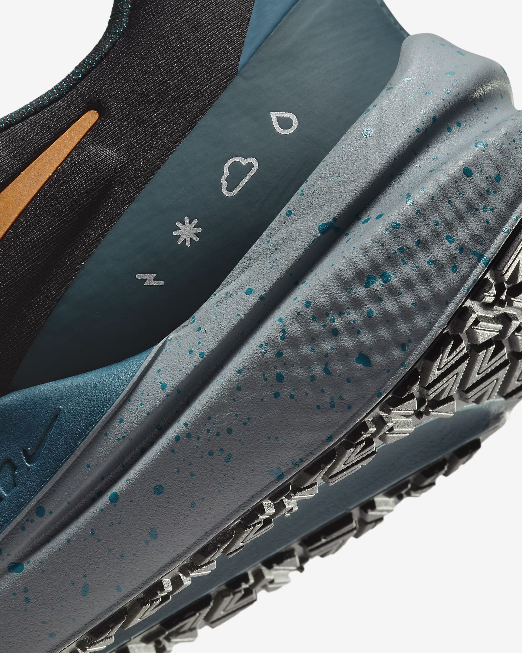 КРОССОВКИ NIKE AIR WINFLO SHIELD (DM1106-002)