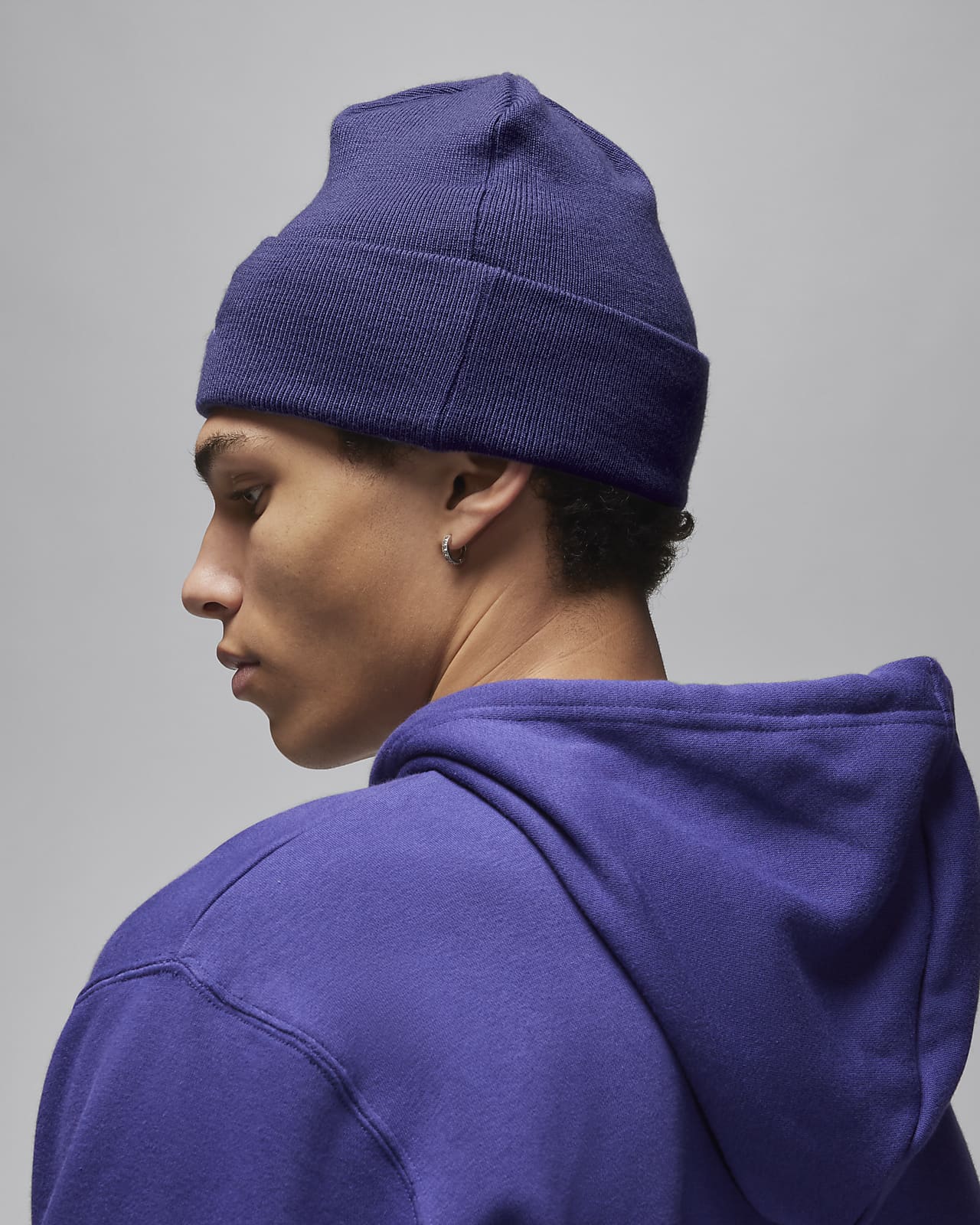 ШАПКА JORDAN U J PEAK BEANIE ESS (FN4672-502)