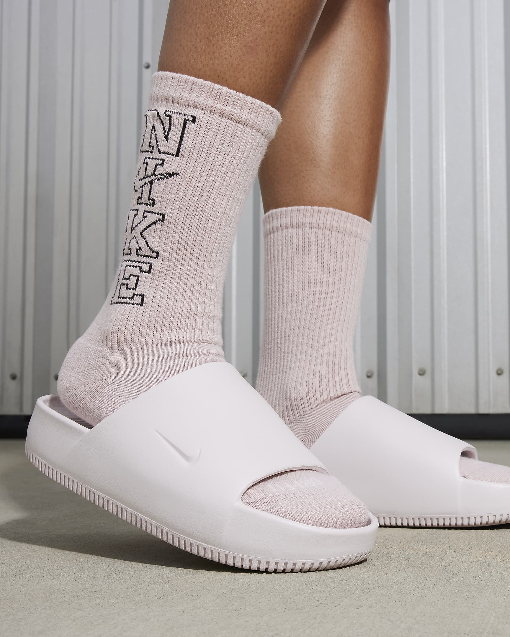 ШЛЁПАНЦЫ WMNS NIKE CALM SLIDE (DX4816-600)