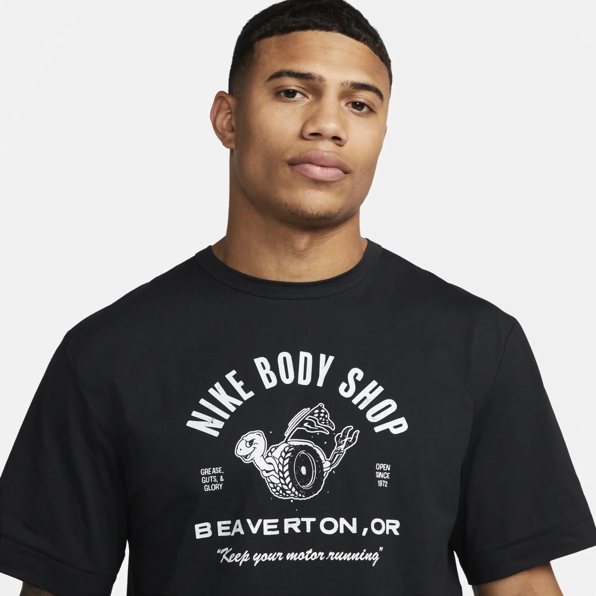 T-SHIRT NIKE M NK DF UV HYVERSE SS DYE (DV9817-010)