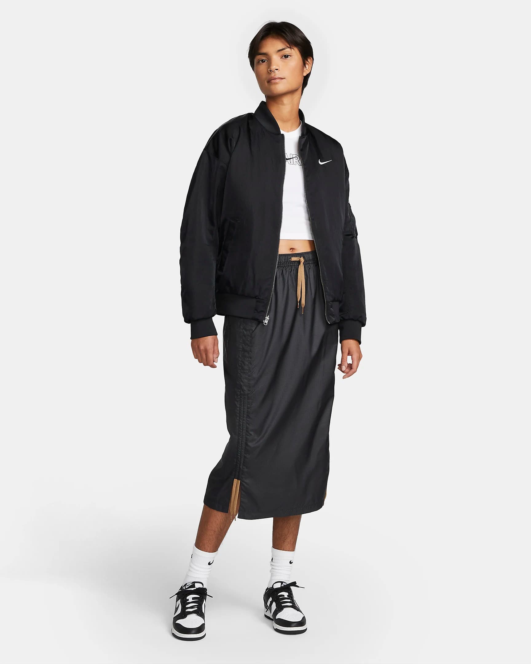 REVERSE BOMBER WMNS NIKE NSW VRSTY JKT (DV7876-010)