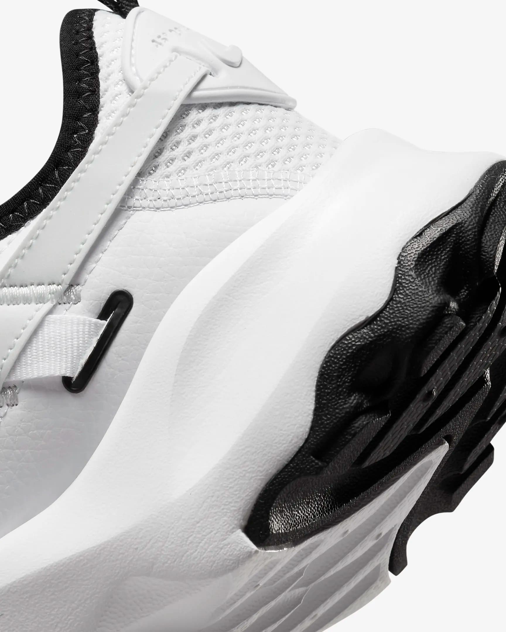 WOMEN'S SNEAKERS NIKE TC 7900 (DR7851-100)