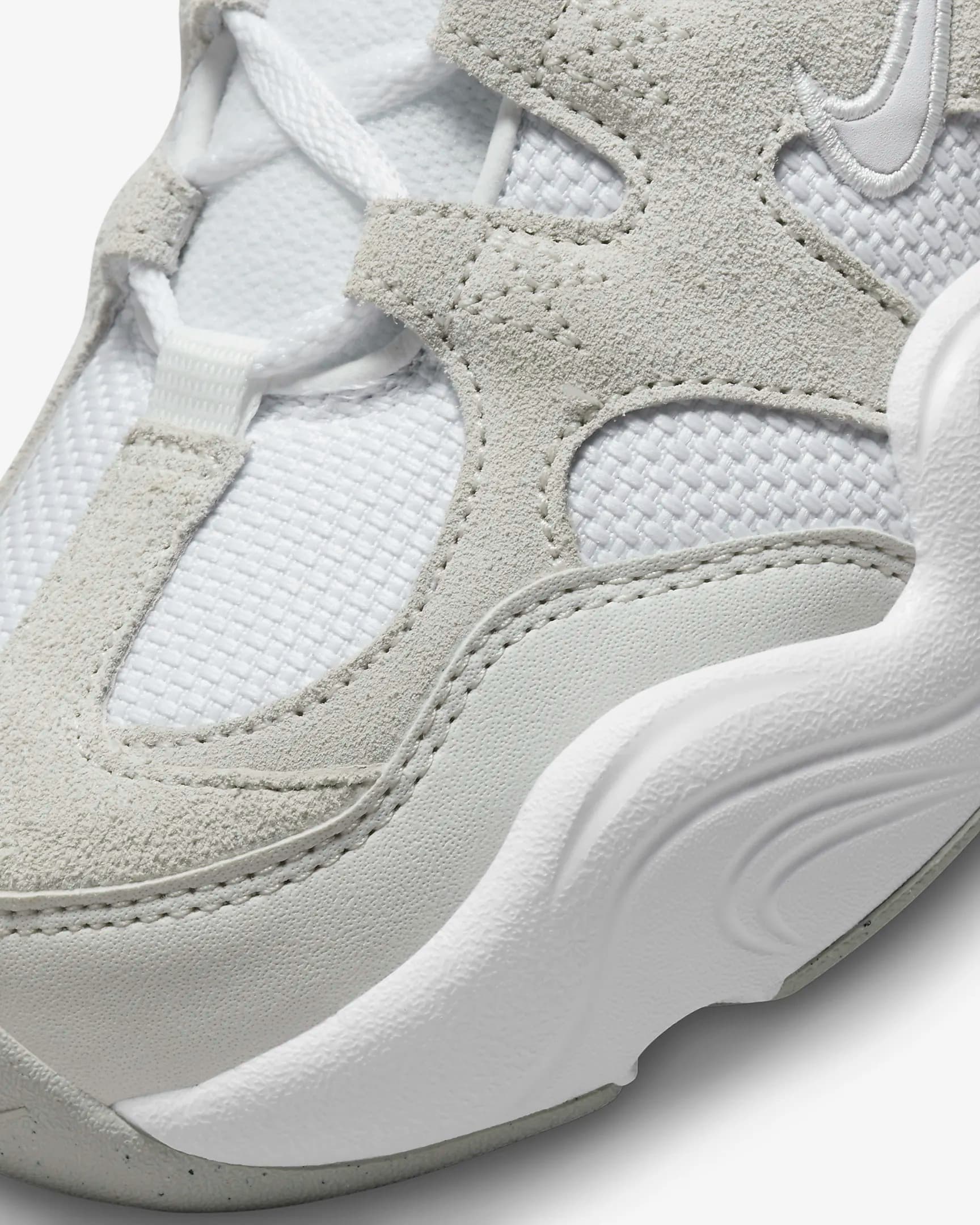 ЖІНОЧІ КРОСІВКИ NIKE TECH HERA (DR9761-100)