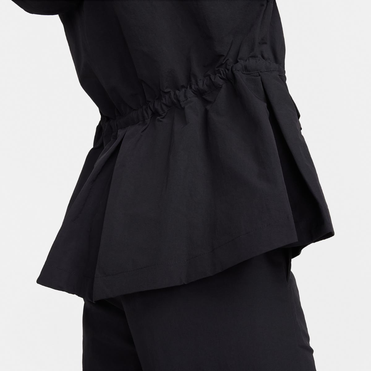 WINDSHEATTER WMNS NIKE NSW TREND WVN JKT (FN3669-010)